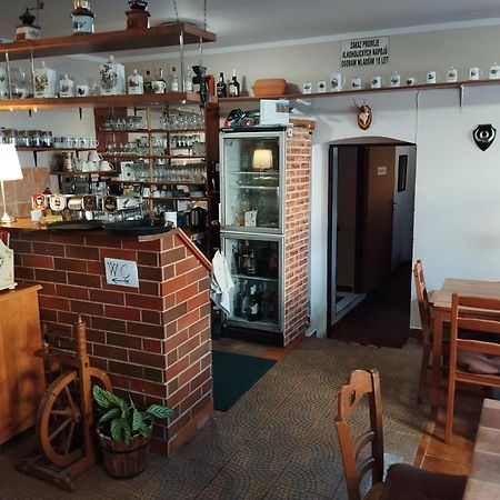 Restaurace A Penzion Vlci Jama Horní Blatná المظهر الخارجي الصورة