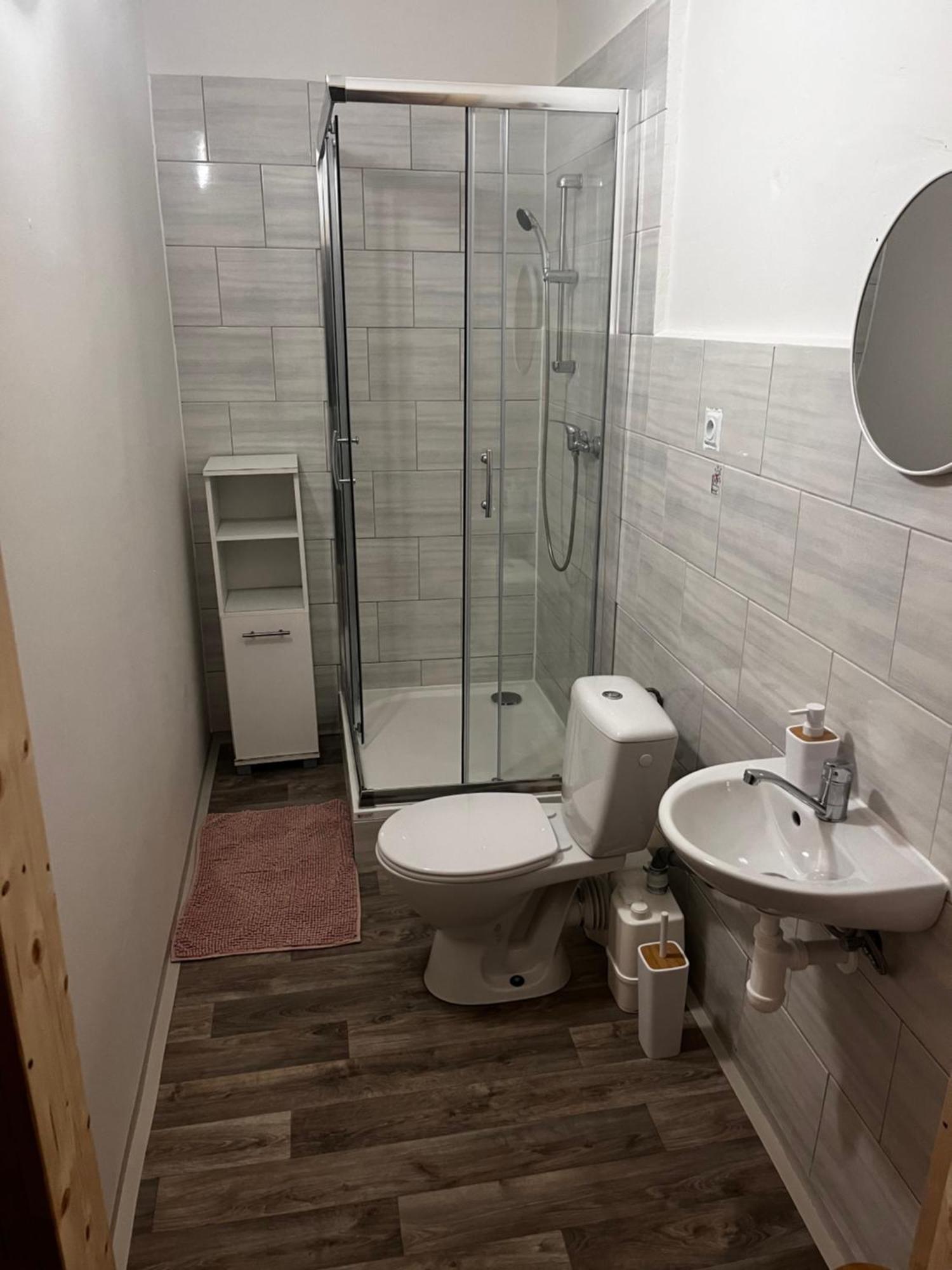 Restaurace A Penzion Vlci Jama Horní Blatná المظهر الخارجي الصورة