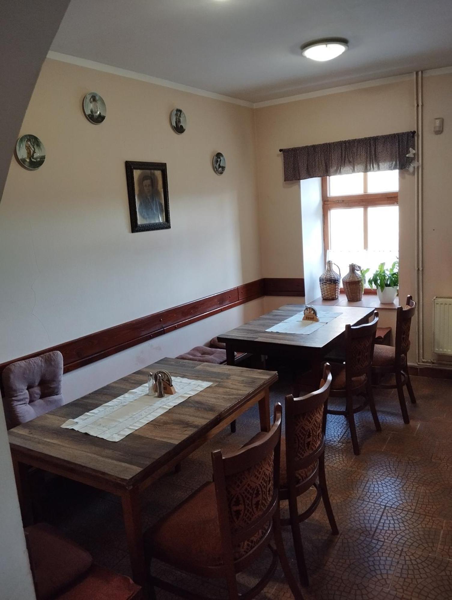 Restaurace A Penzion Vlci Jama Horní Blatná المظهر الخارجي الصورة