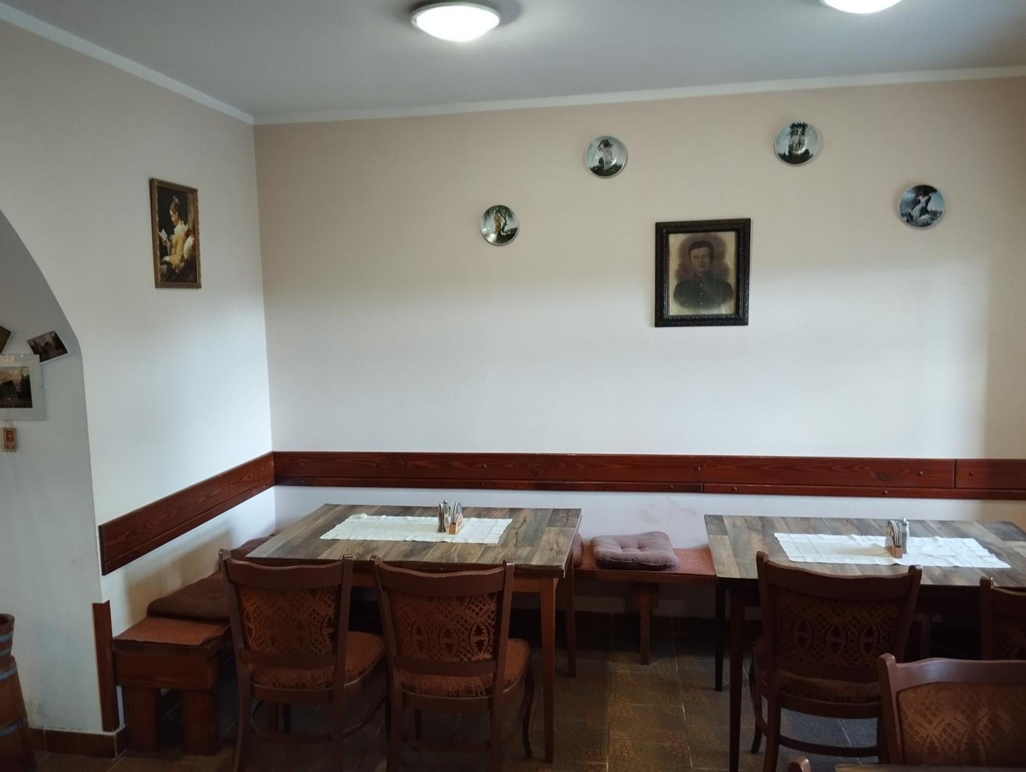 Restaurace A Penzion Vlci Jama Horní Blatná المظهر الخارجي الصورة