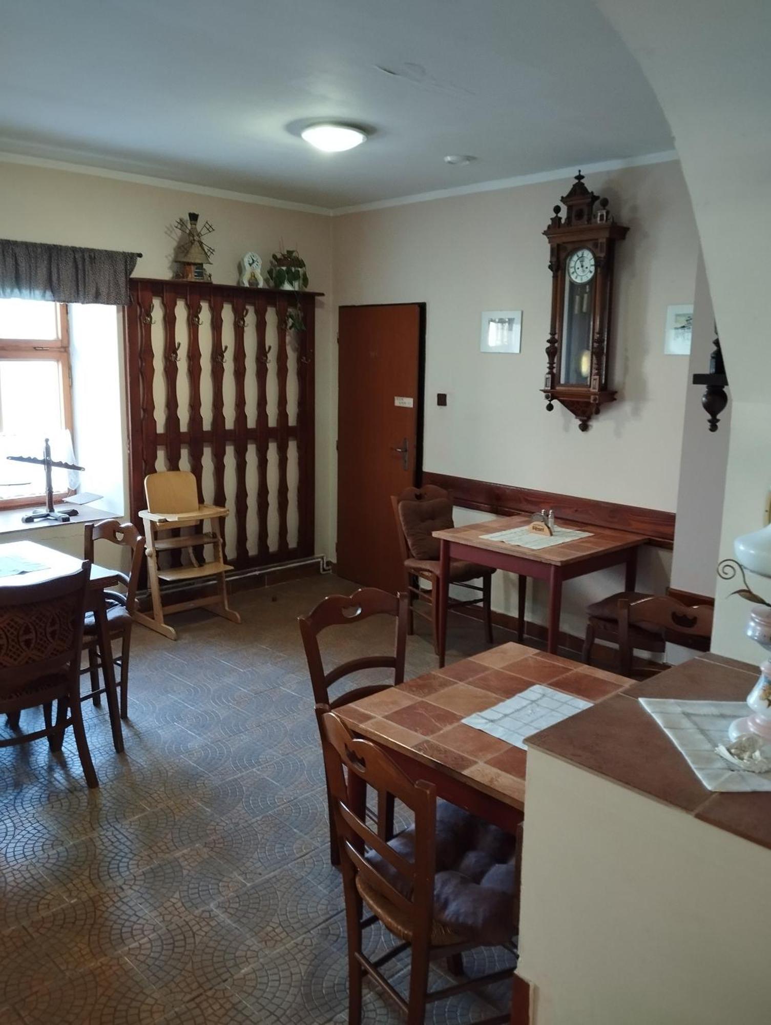 Restaurace A Penzion Vlci Jama Horní Blatná المظهر الخارجي الصورة
