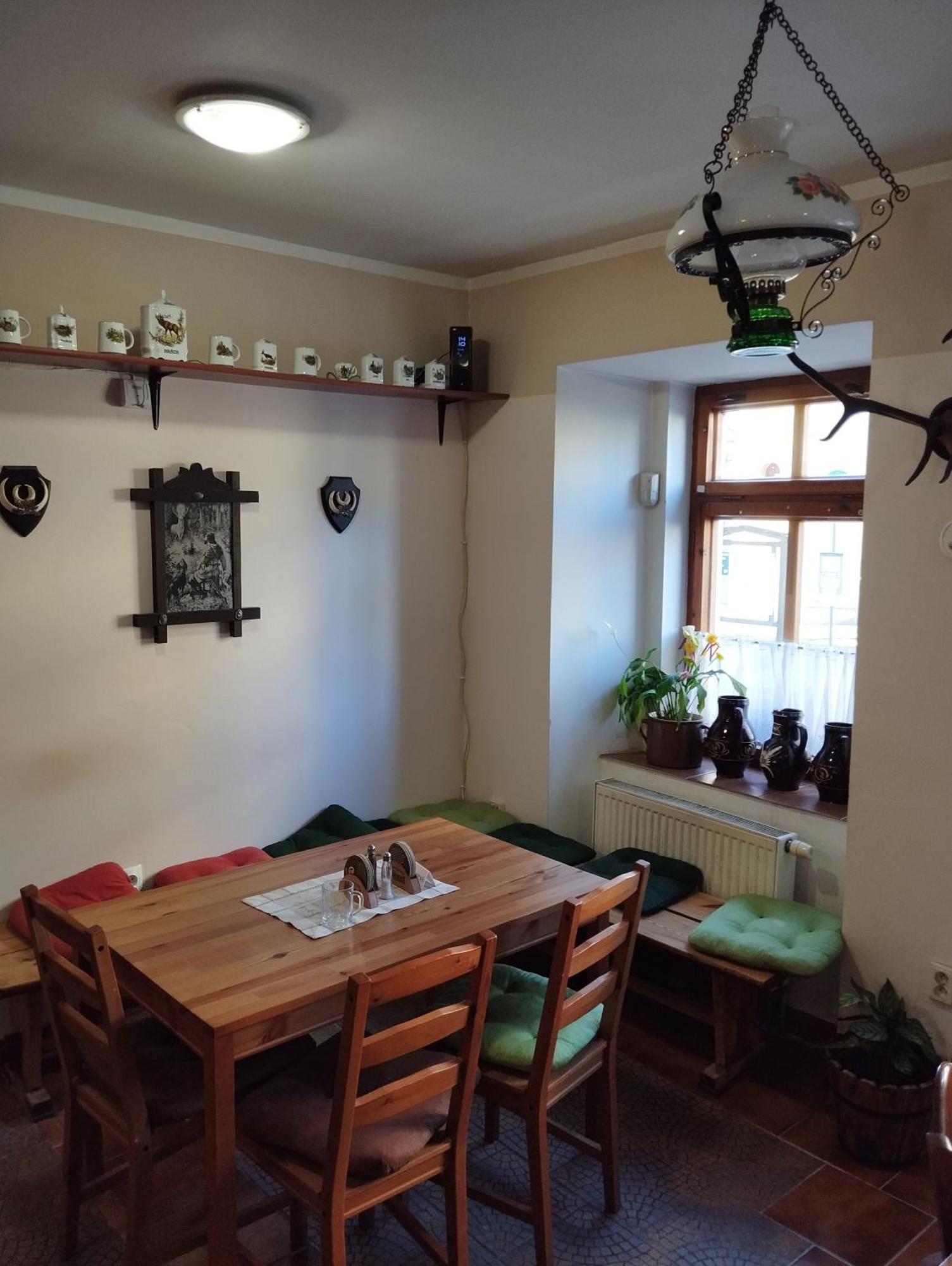 Restaurace A Penzion Vlci Jama Horní Blatná المظهر الخارجي الصورة