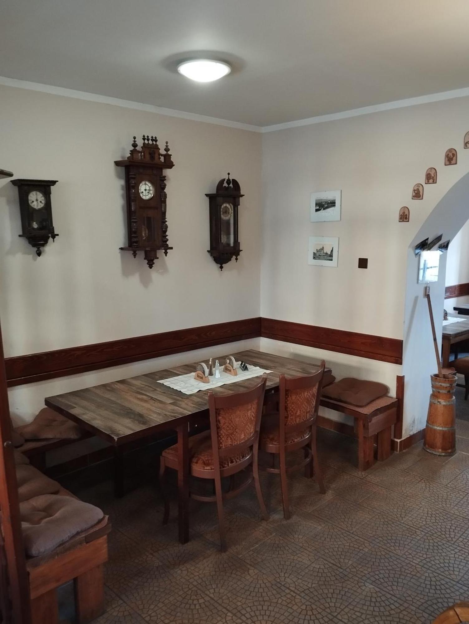 Restaurace A Penzion Vlci Jama Horní Blatná المظهر الخارجي الصورة