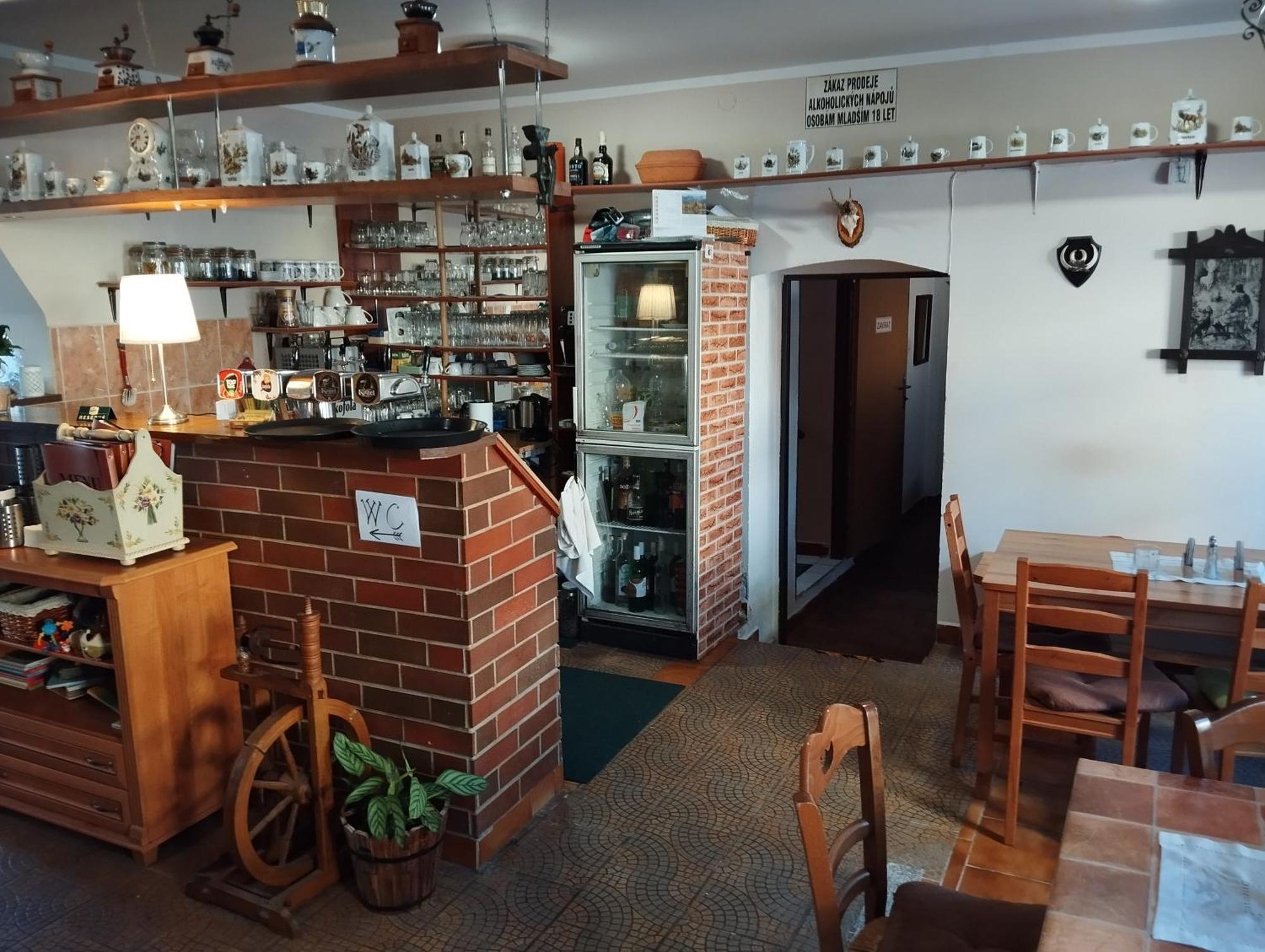 Restaurace A Penzion Vlci Jama Horní Blatná المظهر الخارجي الصورة