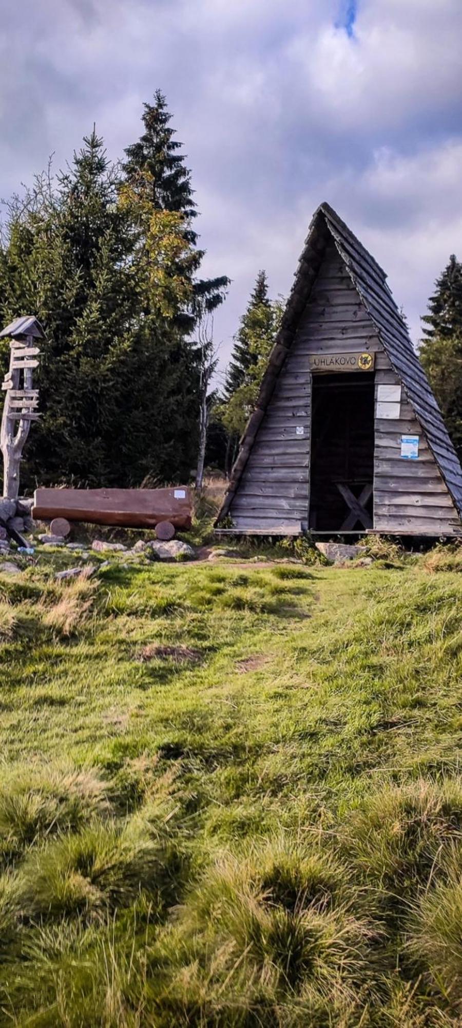 Restaurace A Penzion Vlci Jama Horní Blatná المظهر الخارجي الصورة